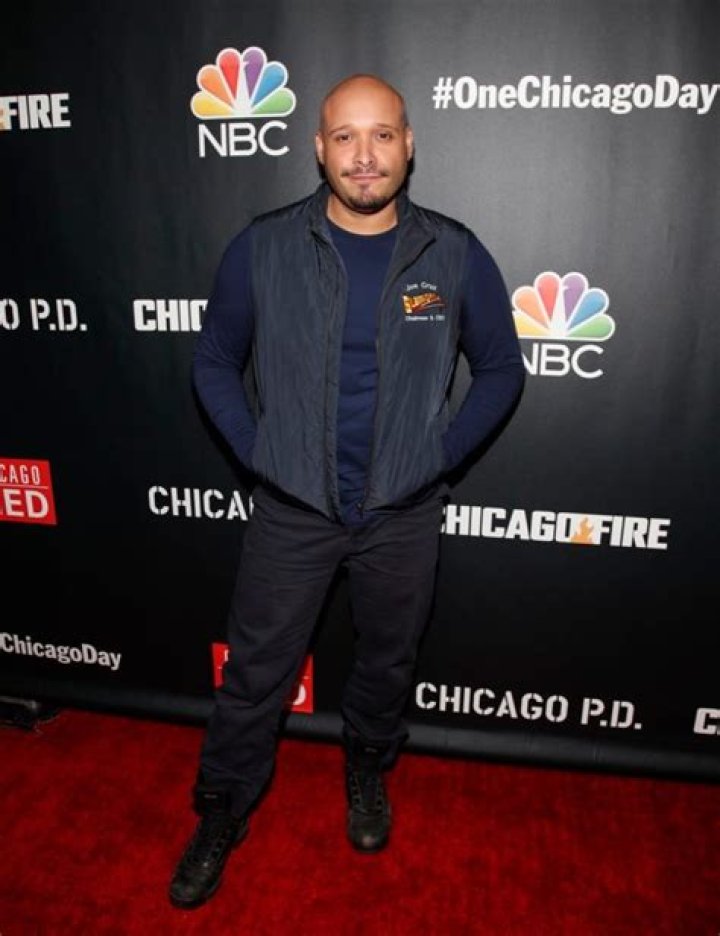 14 Amazing Bodies of Chicago Fire Stars 