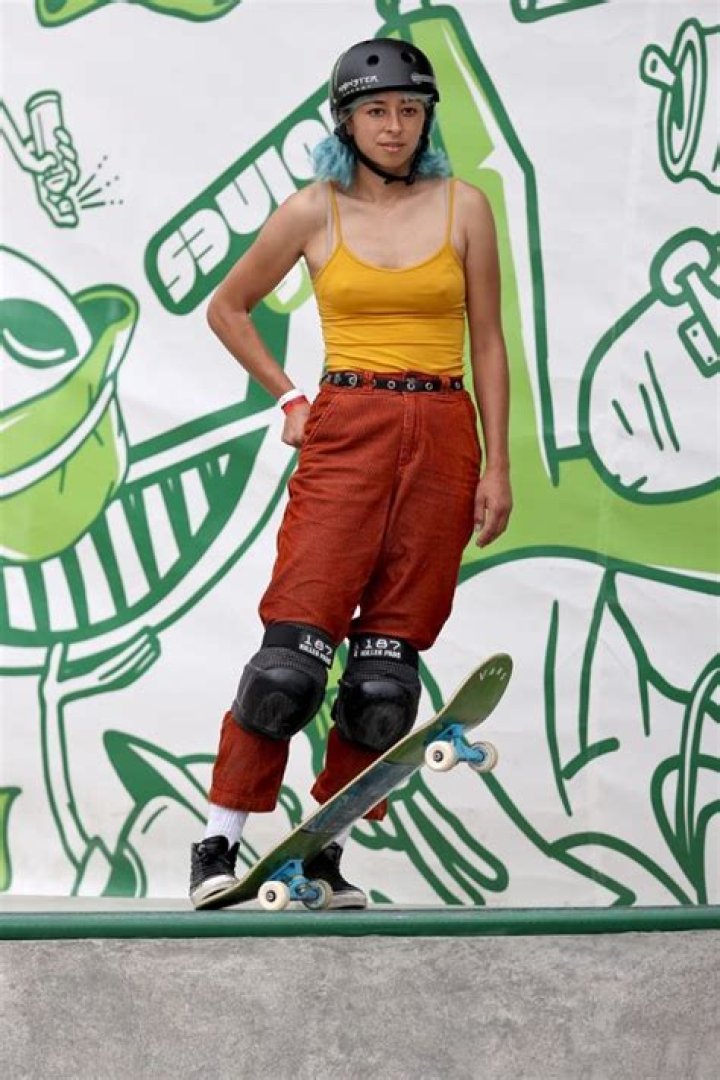 18 Amazing Bodies of Female Skateboarders