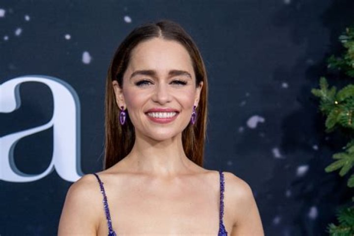 7 Fat-Blasting Strategies From Emilia Clarke for a Fit Physique — Celebwell