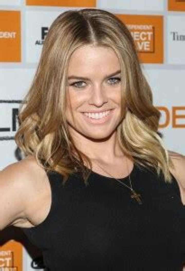 Alice Eve Bra Size, Age, Weight, Height, Measurements