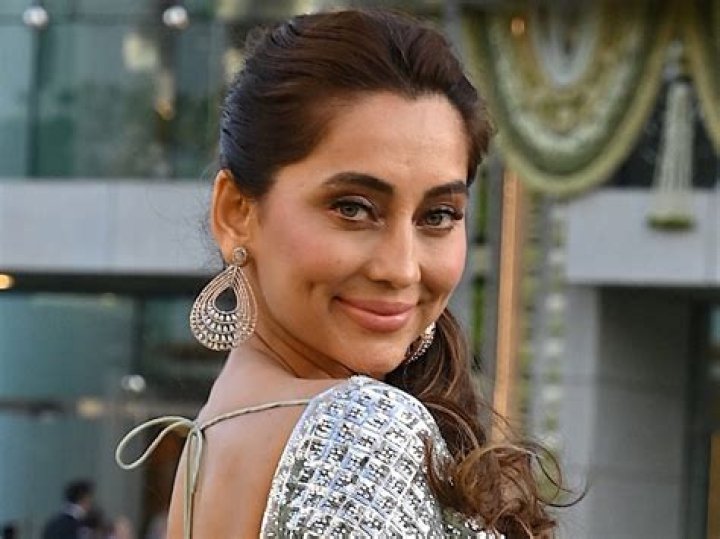 Anusha Dandekar Shares Swimsuit Video "Sweet Like Cinnamon"