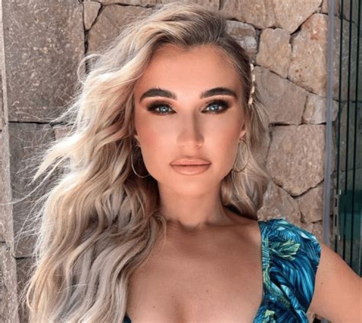 Billie Faiers in Bathing Suit is "Ready to Pop" — Celebwell