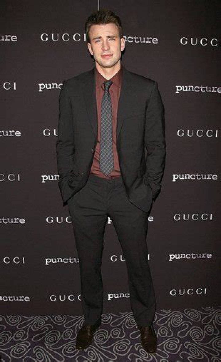 Body Measurements of Chris Evans with Height Weight Shoe Size Stats