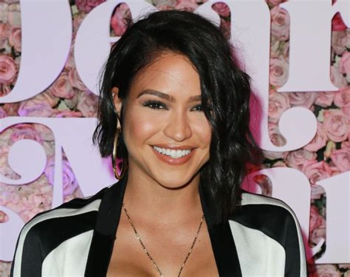 Cassie Ventura in Bathing Suit Says “Goodnight Moon” — Celebwell