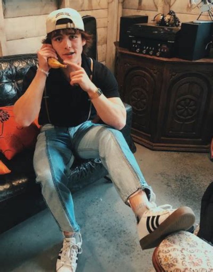 Charlie Gillespie Height Weight Shoe Size Measurements Family