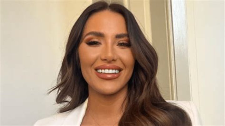 Chloe Brockett in Bathing Suit is "Smiling Through the Pain" — Celebwell