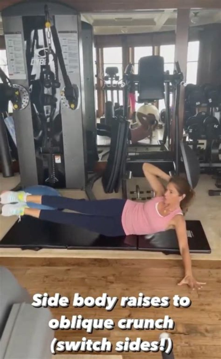 Cindy Crawford's New Abs Workout Video Is a Major 90s Flashback — Celebwell