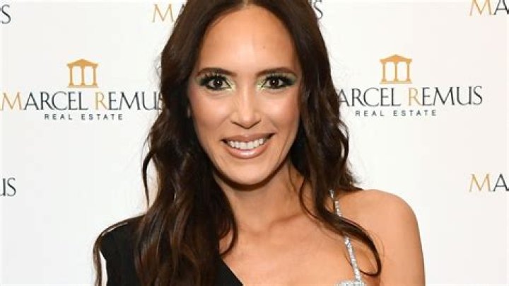 Davina Potratz in Bathing Suit is a "Hottie" — Celebwell