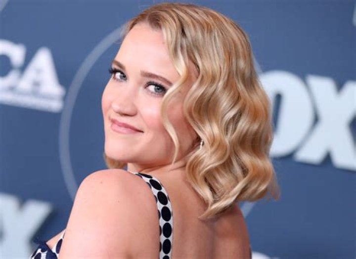 Emily Osment in Bathing Suit Says Hi From the Beach — Celebwell