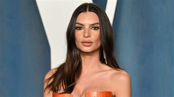 Emily Ratajkowski in Bathing Suit Shares Beach Shots — Celebwell