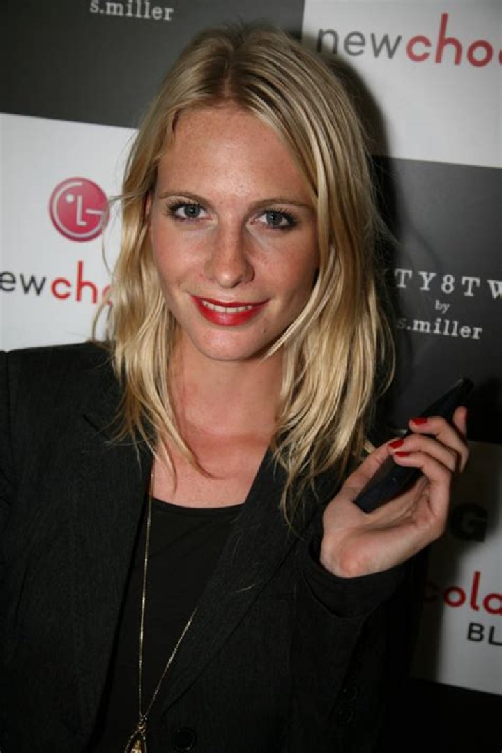 
How Much Money Does Poppy Delevingne Make? Latest Income Salary
