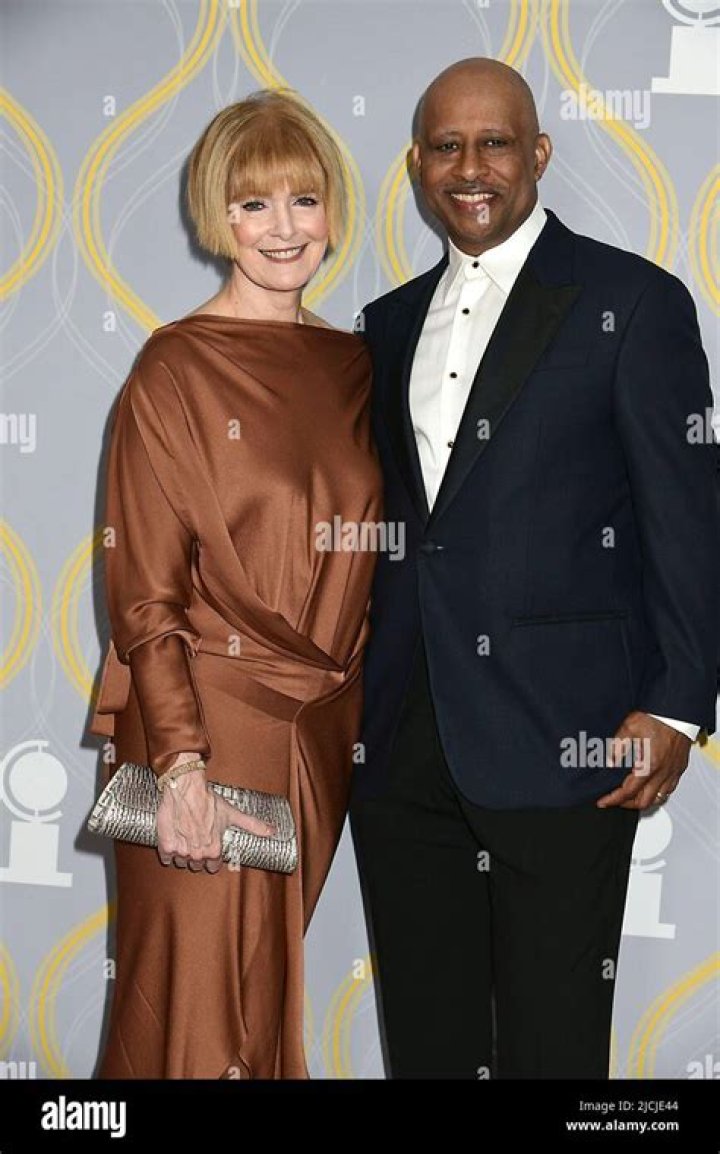 
How Much Money Does Ruben Santiago-Hudson Make? Latest Income Salary
