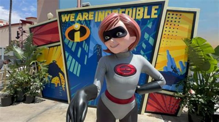 How old is Elastigirl in The Incredibles 2? – Celebrity