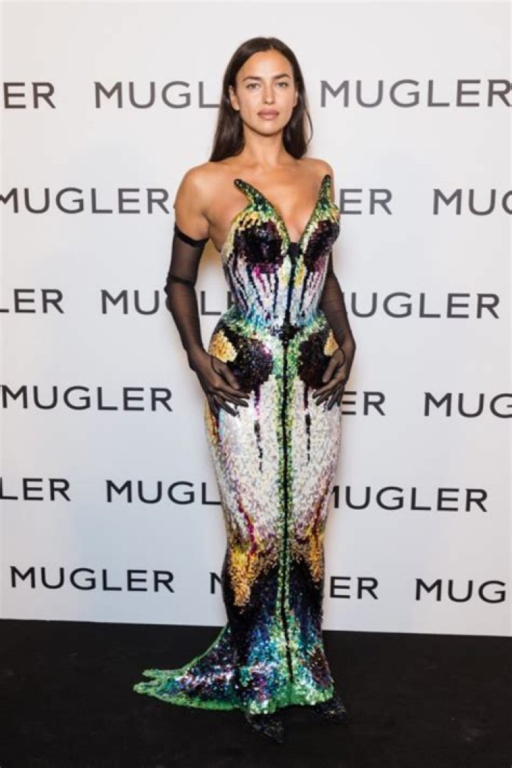 Irina Shayk in Bathing Suit Poses With Bradley Cooper — Celebwell