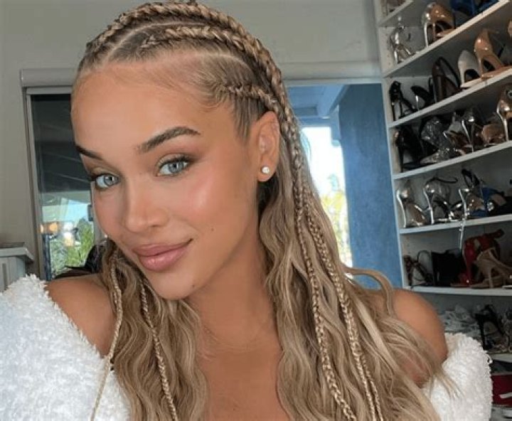 Jasmine Sanders Shares Swimsuit Photo Looking "Stunning" — Celebwell