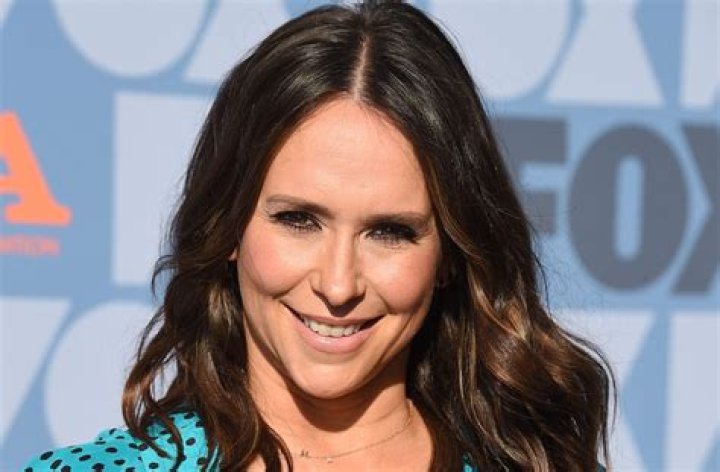Jennifer Love Hewitt, 43, Looks Amazing and Here's How She Does It — Celebwell