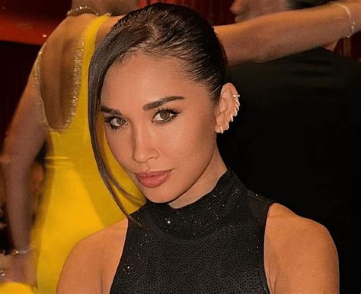 Jocelyn Chew Shows Off Flat Tummy in New Poolside Selfie — Celebwell