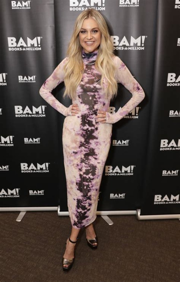 Kelsea Ballerini in Bathing Suit Says "Happy St. Paddy’s Day" — Celebwell