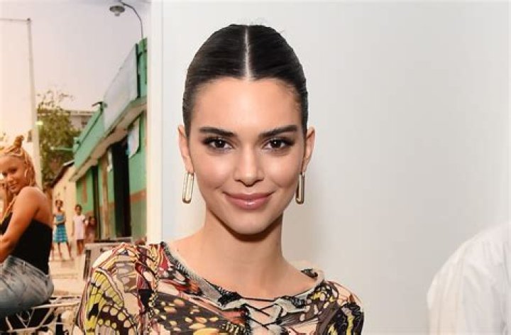 Kendall Jenner in Bathing Suit Takes Her Shot — Celebwell