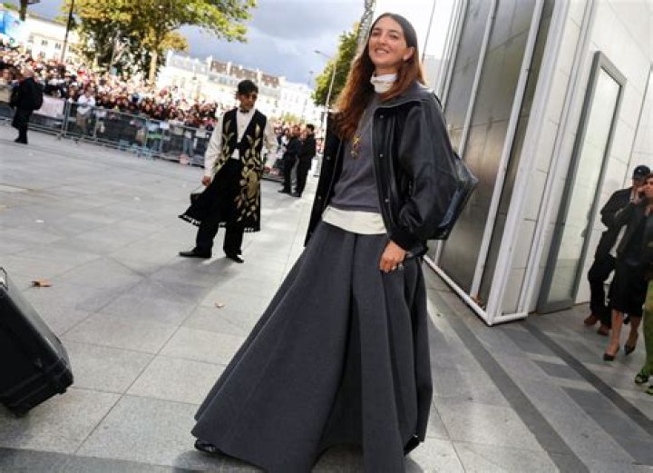 Kyra Sedgwick In Aviator Nation Workout Gear Says “Embrace the Groutfit”