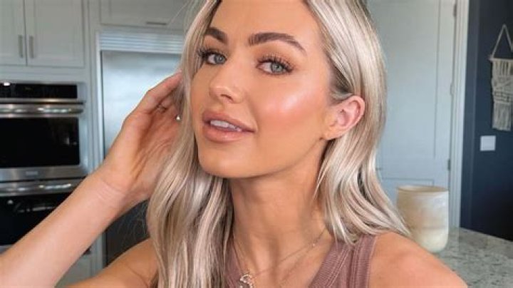 Lindsay Arnold in Bathing Suit Says "Love This Suit" — Celebwell