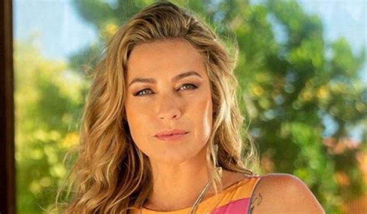 Luana Piovani in Bathing Suit Says "I Am Water" — Celebwell