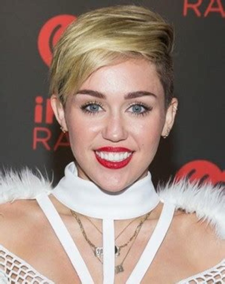 Miley Cyrus Body Measurements Bra Size Weight Height Shoe Stats
