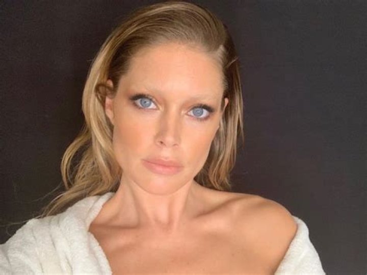 Model Doutzen Kroes Shares Swimsuit Photos From Greece