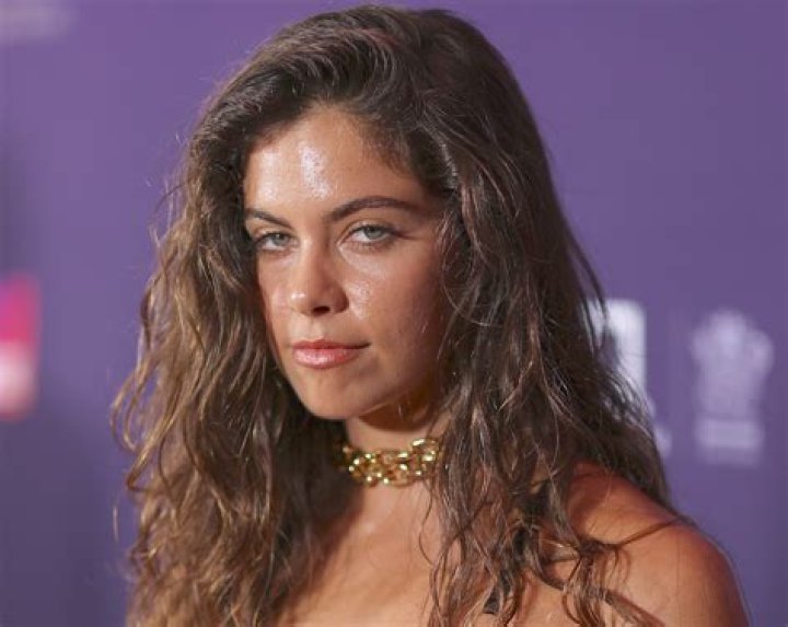 Model Mimi Elashiry In Black Shorts Does Dance Workout In the Sun — Celebwell