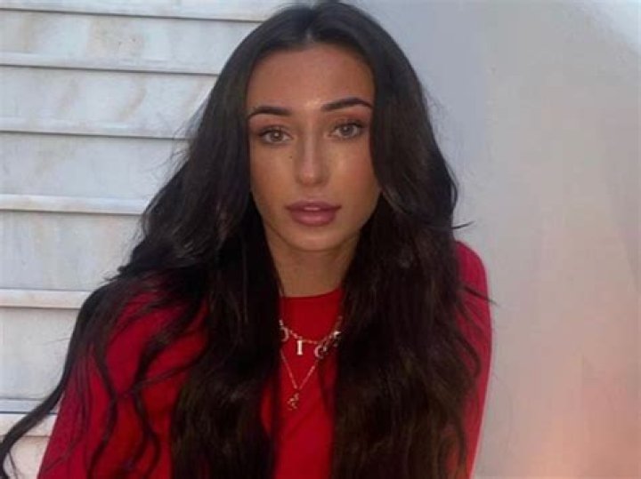 Molly Conlin in Bathing Suit is "Stunning"  — Celebwell