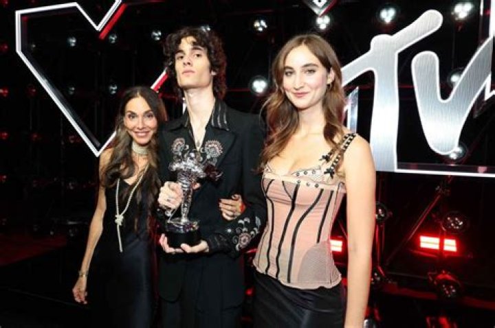 Monica Cruz Husband, Net Worth, Daughter, Sister, Height & More