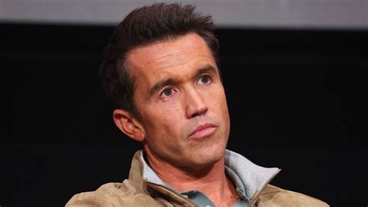 Rob Mcelhenney Plastic Surgery: Opting for Surgical Measures Or The Process of Reshaping Himself?