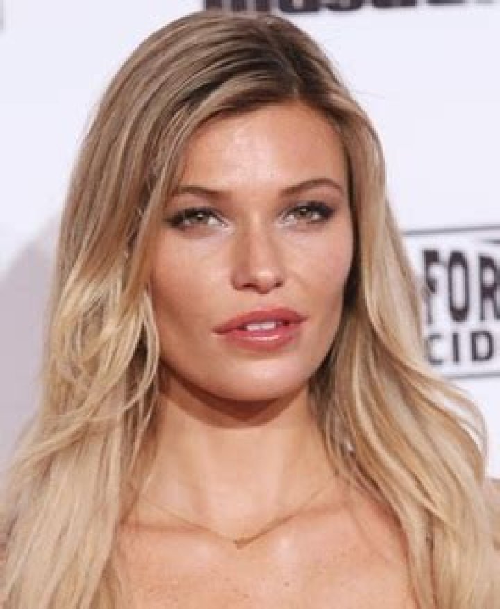 Samantha Hoopes Body Measurements Bra Size Height Weight Age Facts