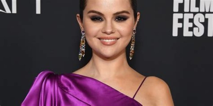 Selena Gomez in Bathing Suit is a "Bestie" — Celebwell