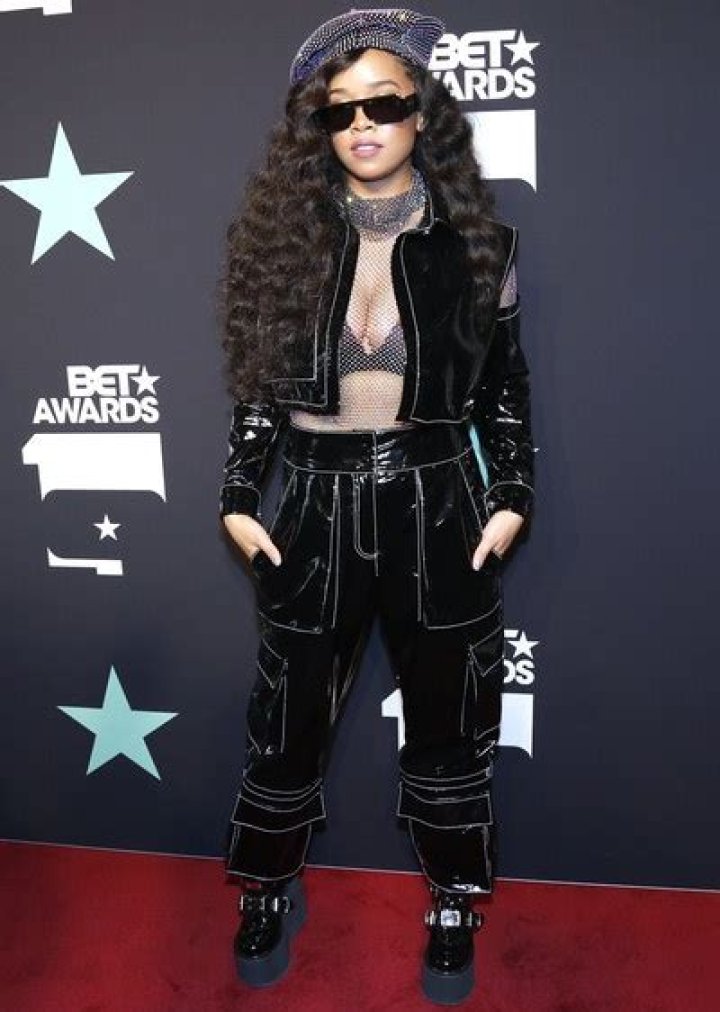 Singer H.E.R. Height Weight Bra Size Body Measurements Facts