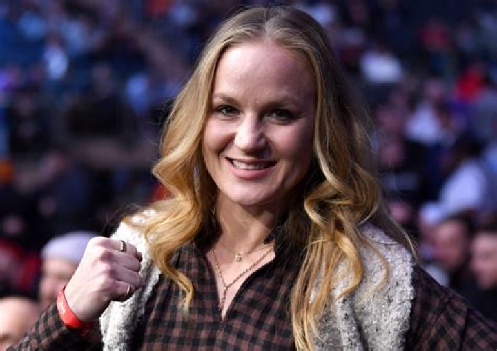 Valentina Shevchenko in Bathing Suit Has "Weekend Vibes" — Celebwell